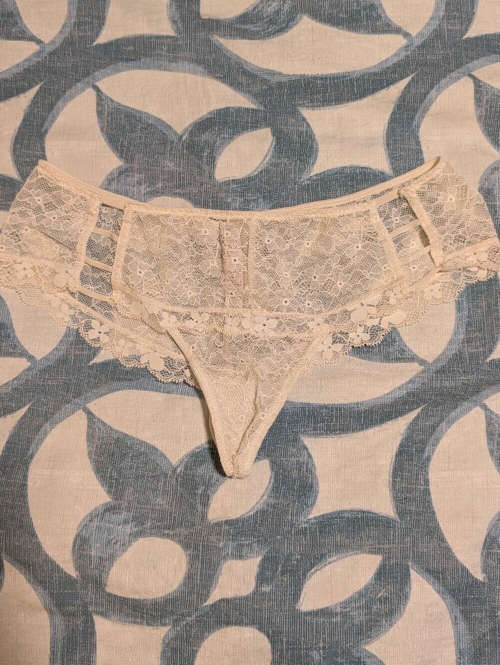 Victoria's Secret Lace Cheeky Thong